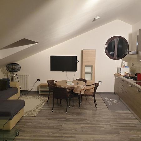 Angela'S Attic Apartment Voghera Luaran gambar