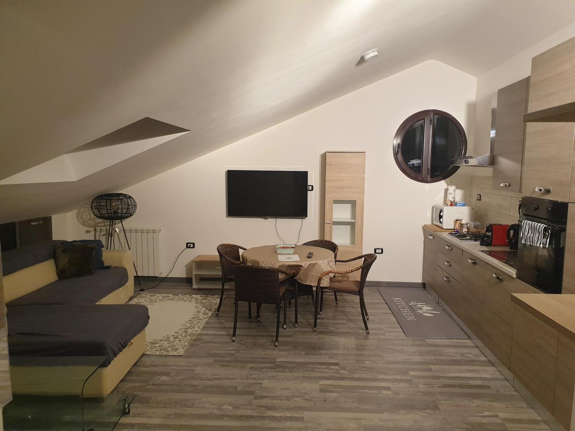 Angela'S Attic Apartment Voghera Luaran gambar