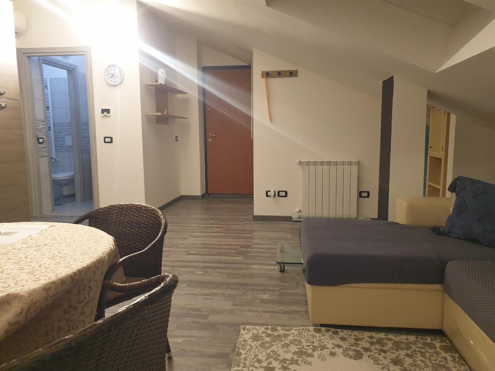 Angela'S Attic Apartment Voghera Luaran gambar
